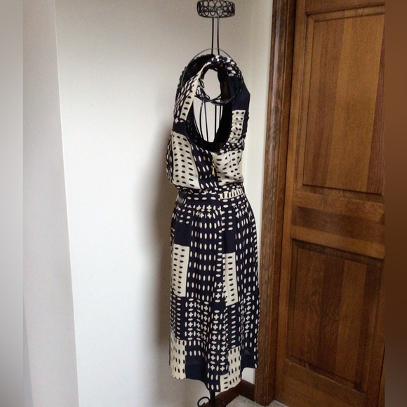 Beautiful Leifsdottir silk dress- size 4, worn once- bought at Anthropologie - Picture 3 of 9